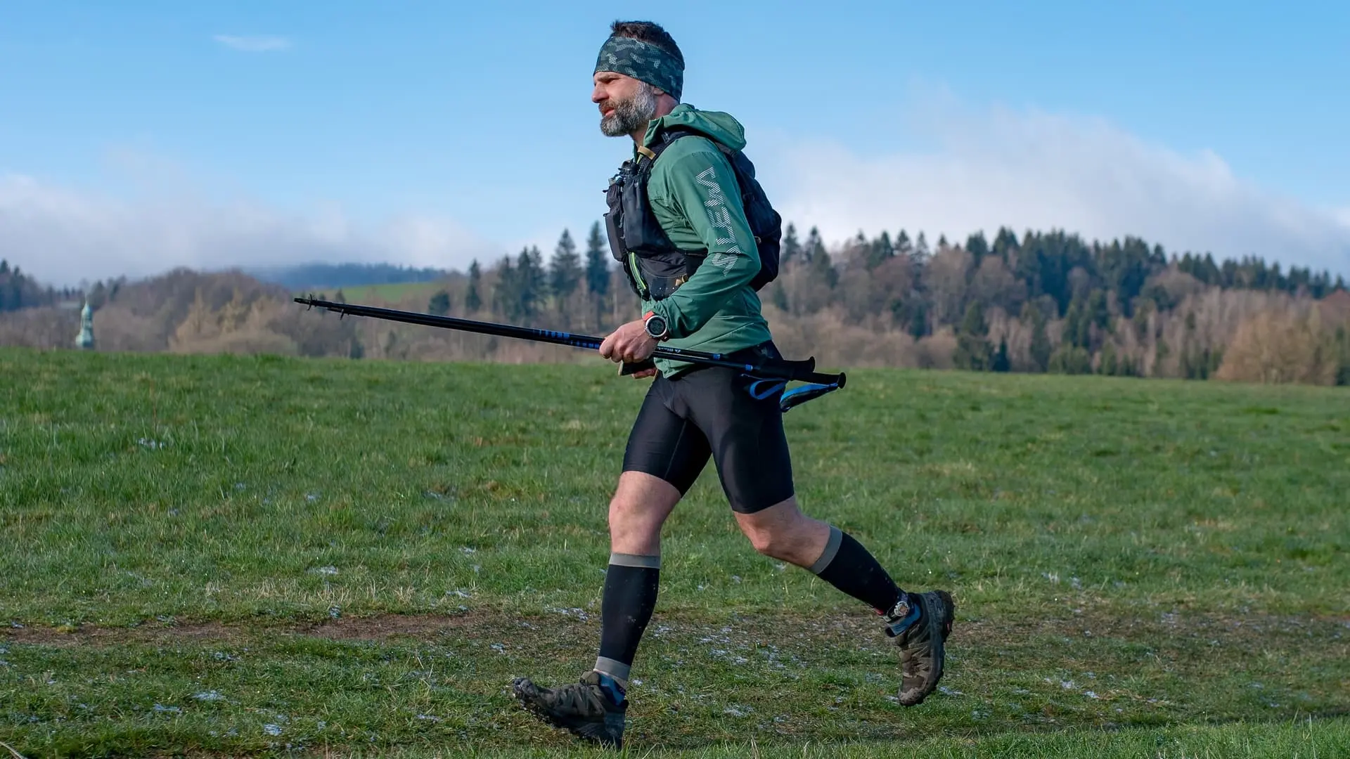 Zabiegany Fotografik Konrad Ciężki biega